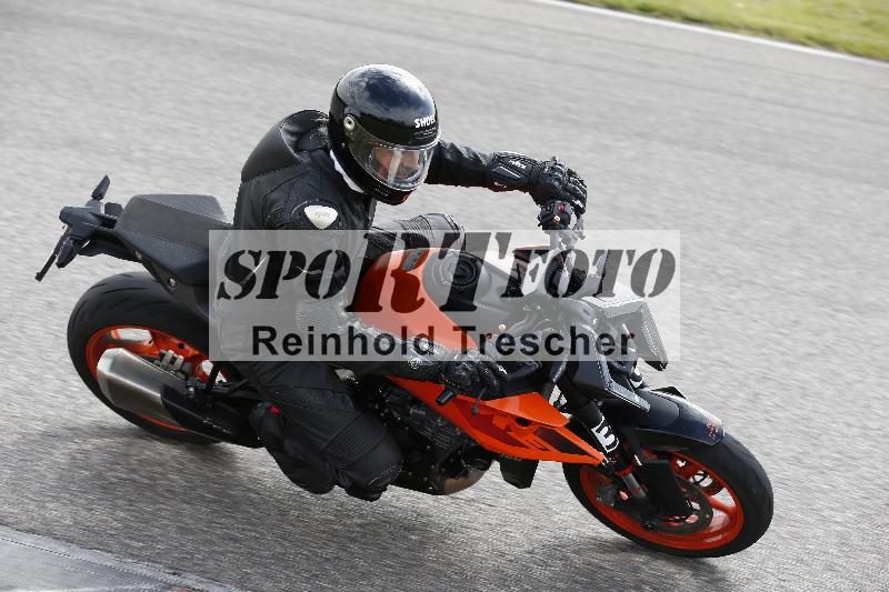 /Archiv-2025/10 23.04.2025 Cornu Master School ADR/gruen-vert/30